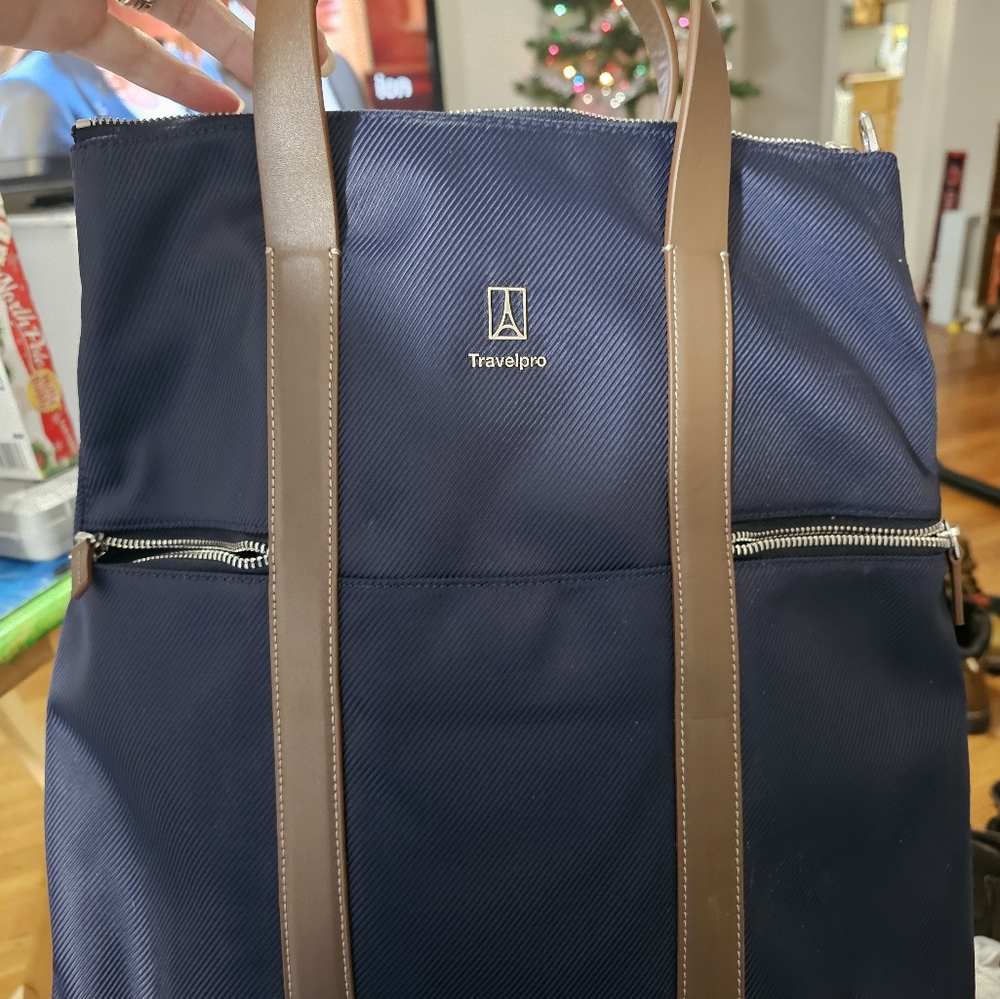 Travelpro travel and leisure convertible bag